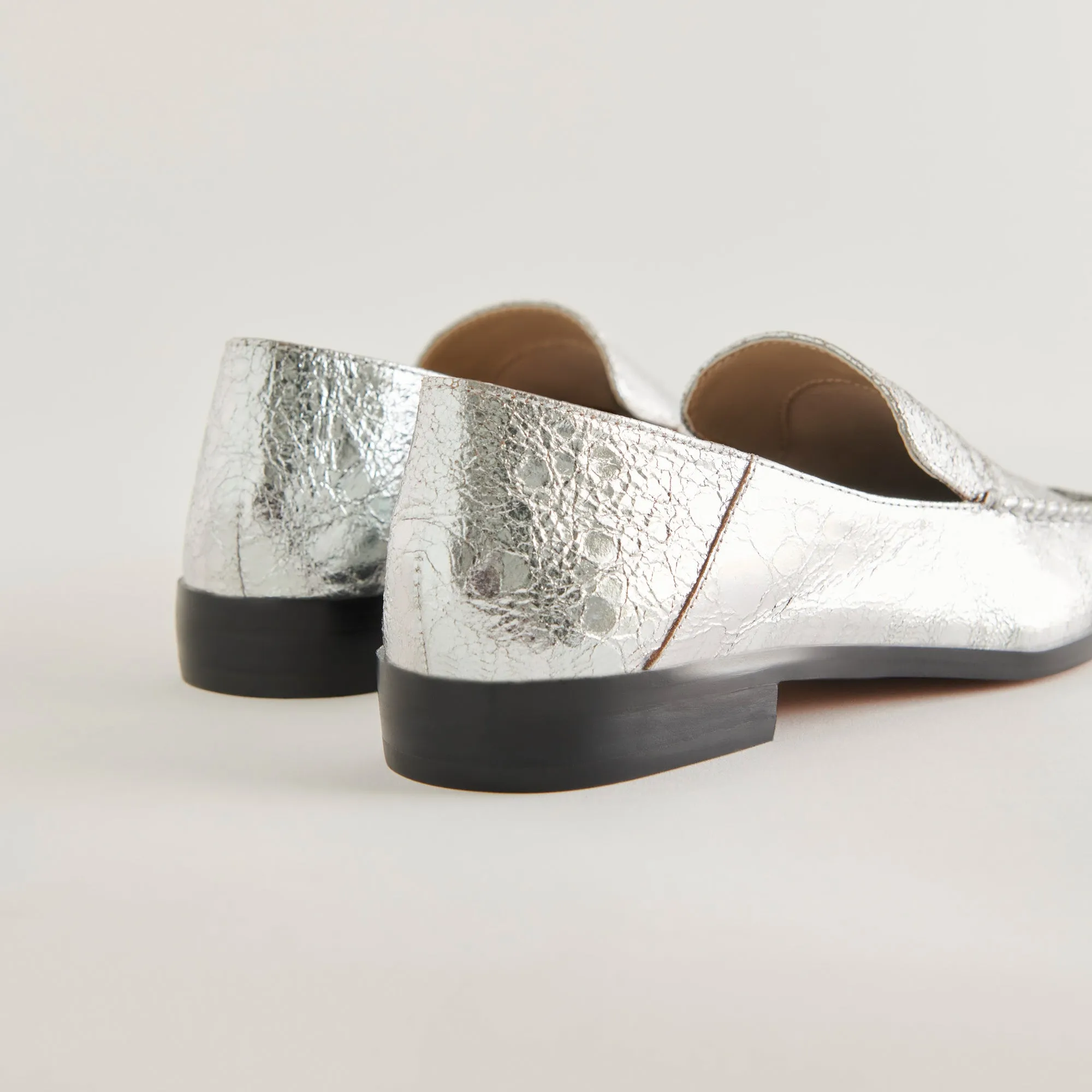 BENY WEITE FLATS SILBER ANTIKE LEDER