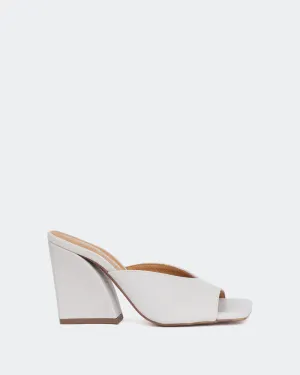 Jenseits von Off-White-Leder