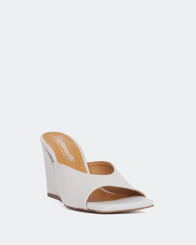 Jenseits von Off-White-Leder