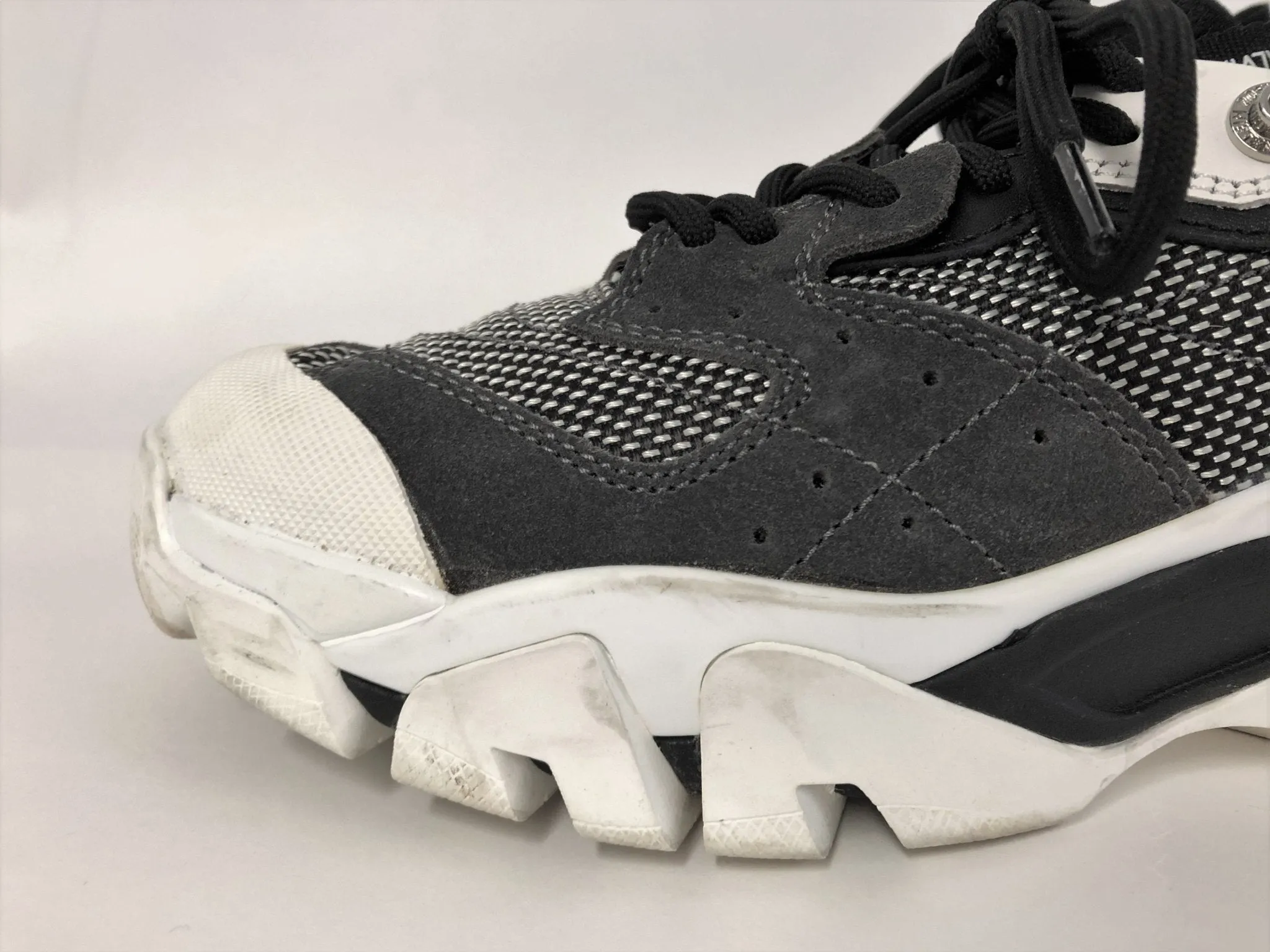 Calvin Klein 205W39NYC Carla Sneakers Kohlenstoff/Schwarz/Weiß Größe 8