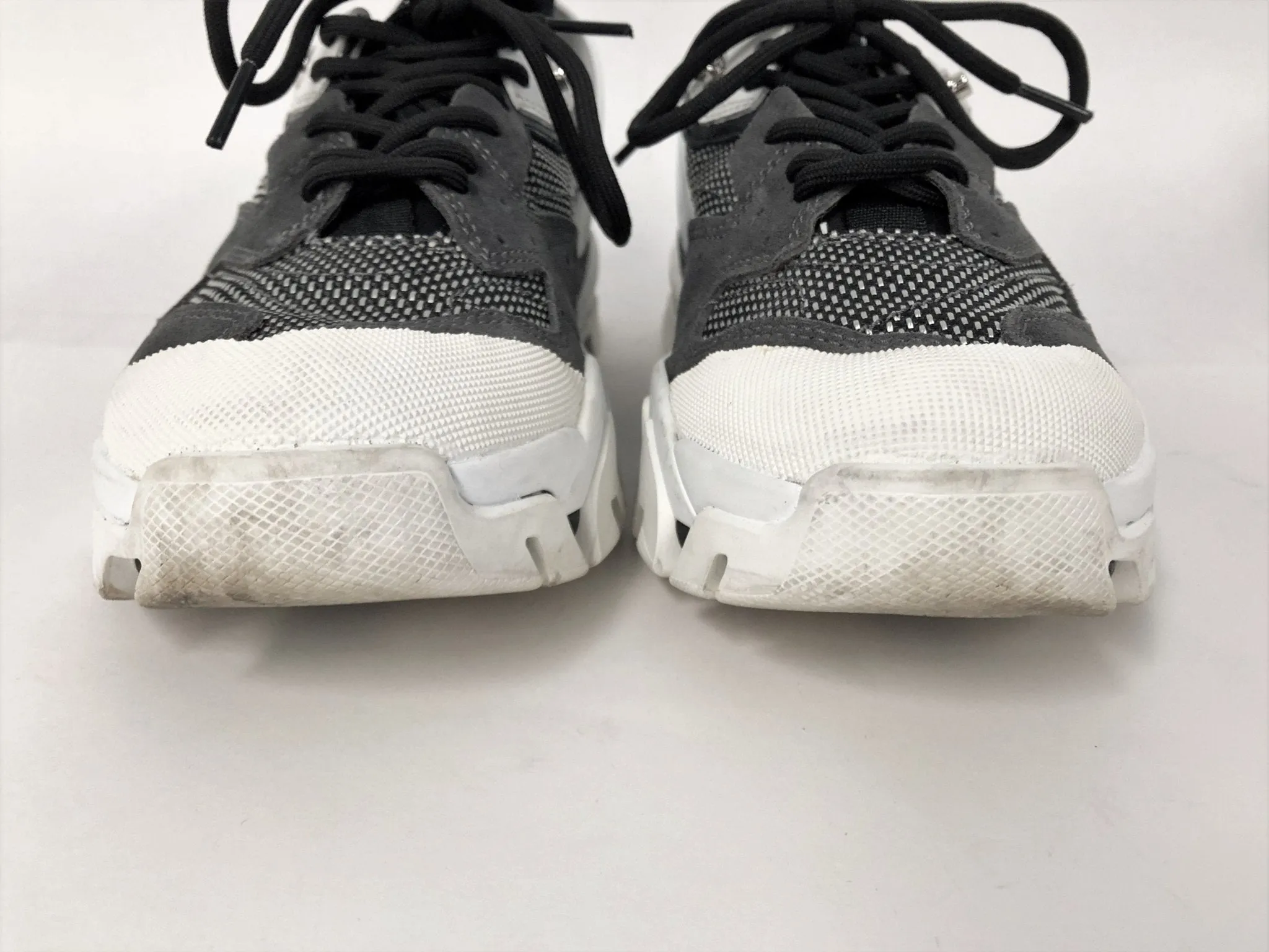 Calvin Klein 205W39NYC Carla Sneakers Kohlenstoff/Schwarz/Weiß Größe 8