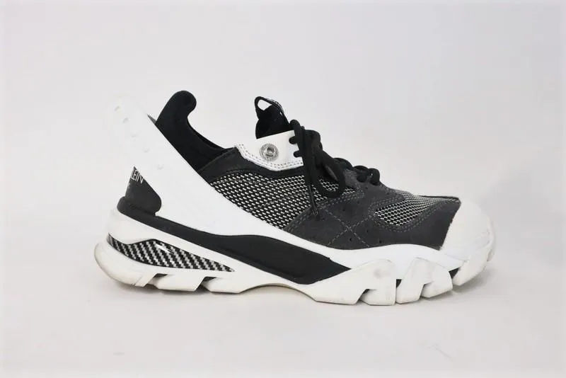 Calvin Klein 205W39NYC Carla Sneakers Kohlenstoff/Schwarz/Weiß Größe 8