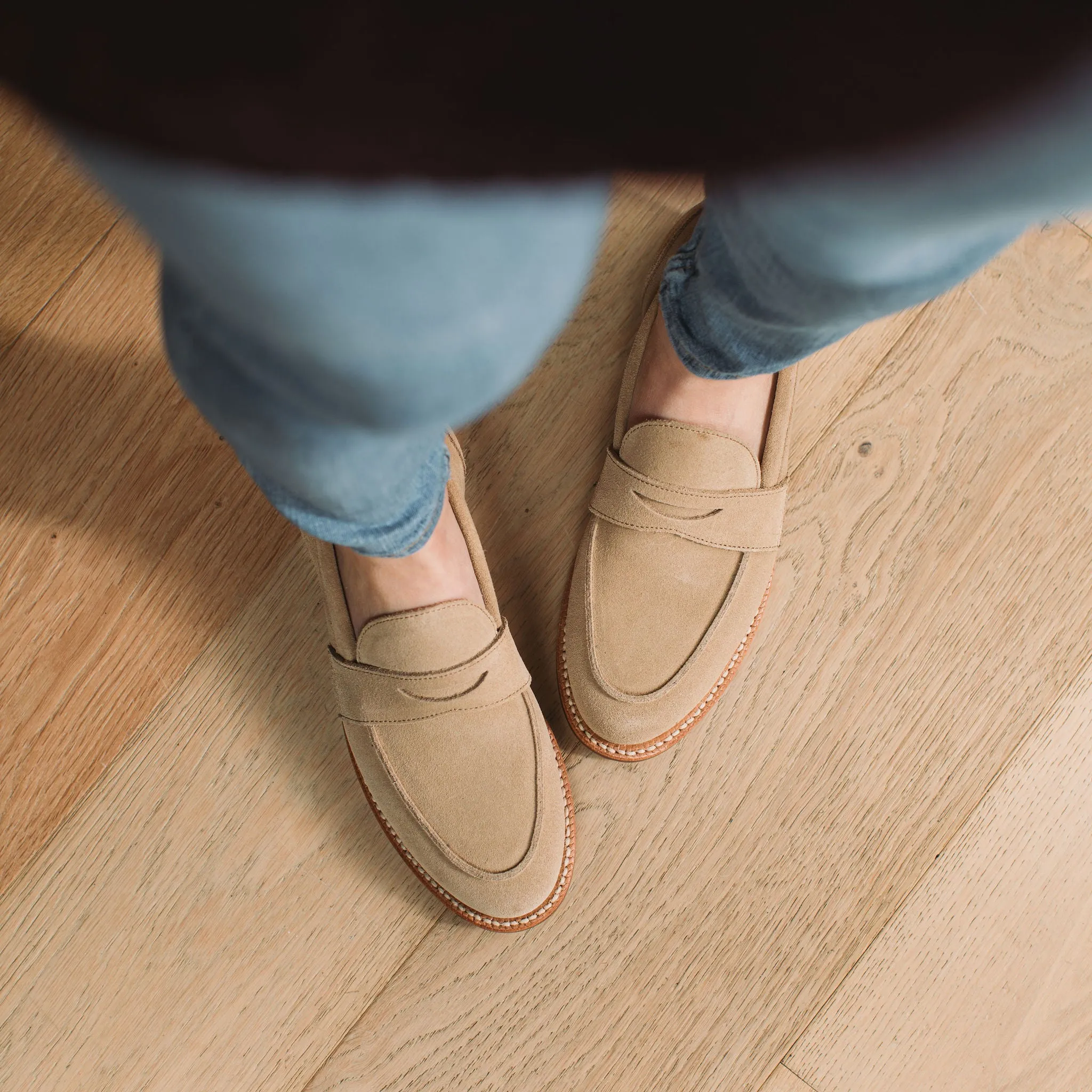 Clara Penny Loafer in Beigem Wildleder