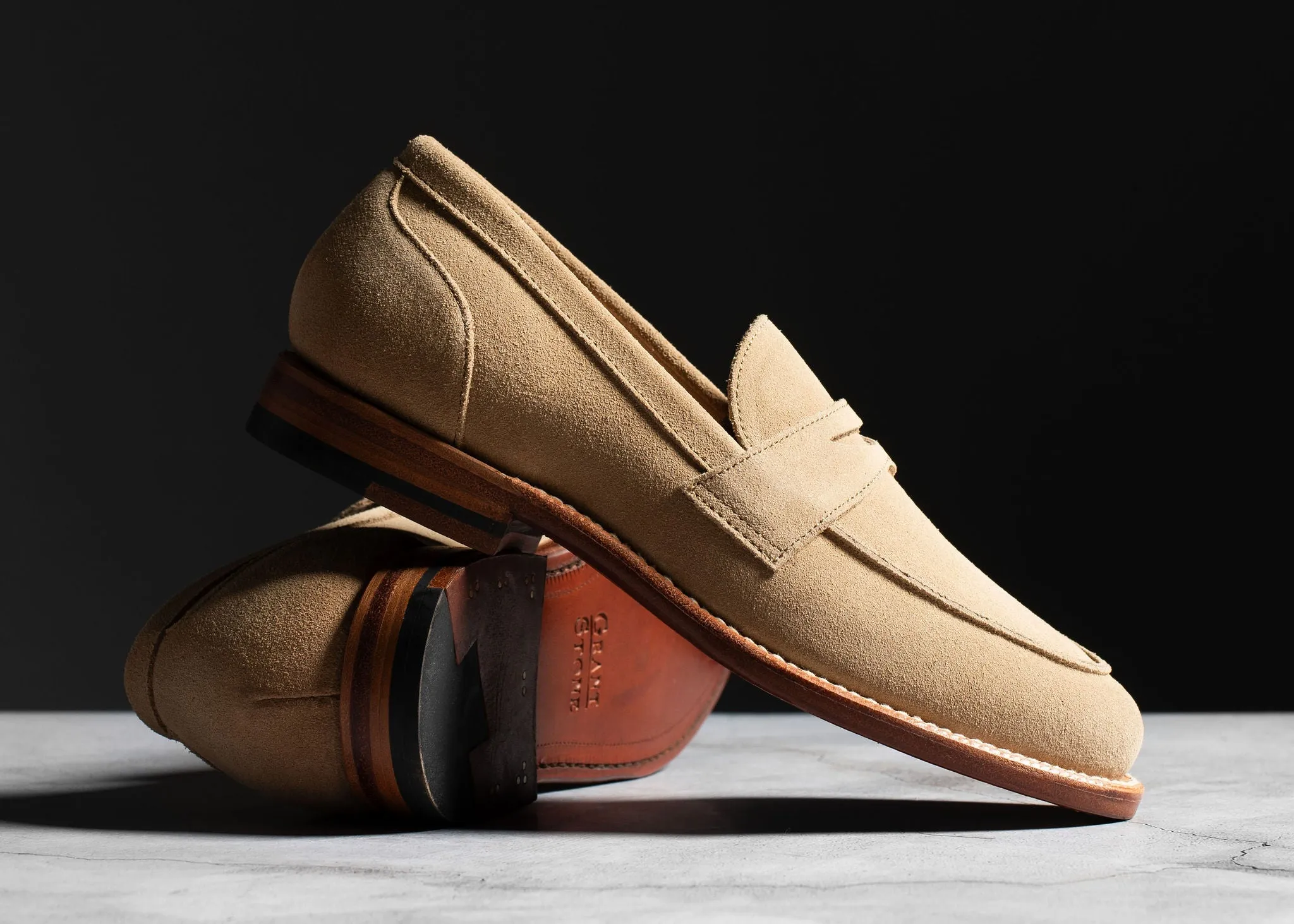 Clara Penny Loafer in Beigem Wildleder