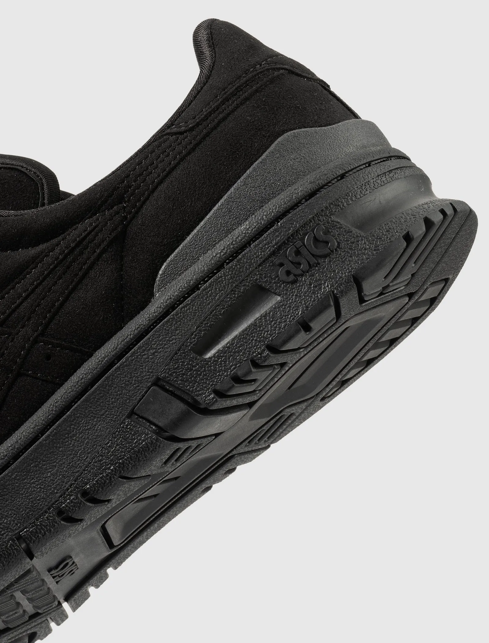 COMME DES GARCONS VIC NBD SNEAKER