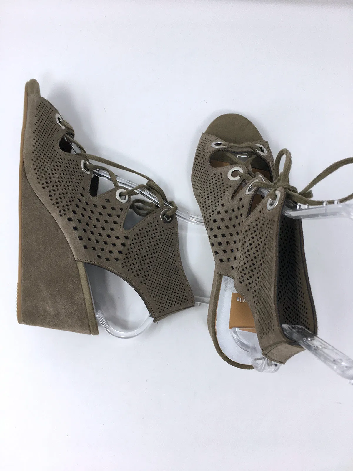Dolce Vita Größe 9 Perlgraue Sandalen mit Lochmuster-Dreiecken NWOB