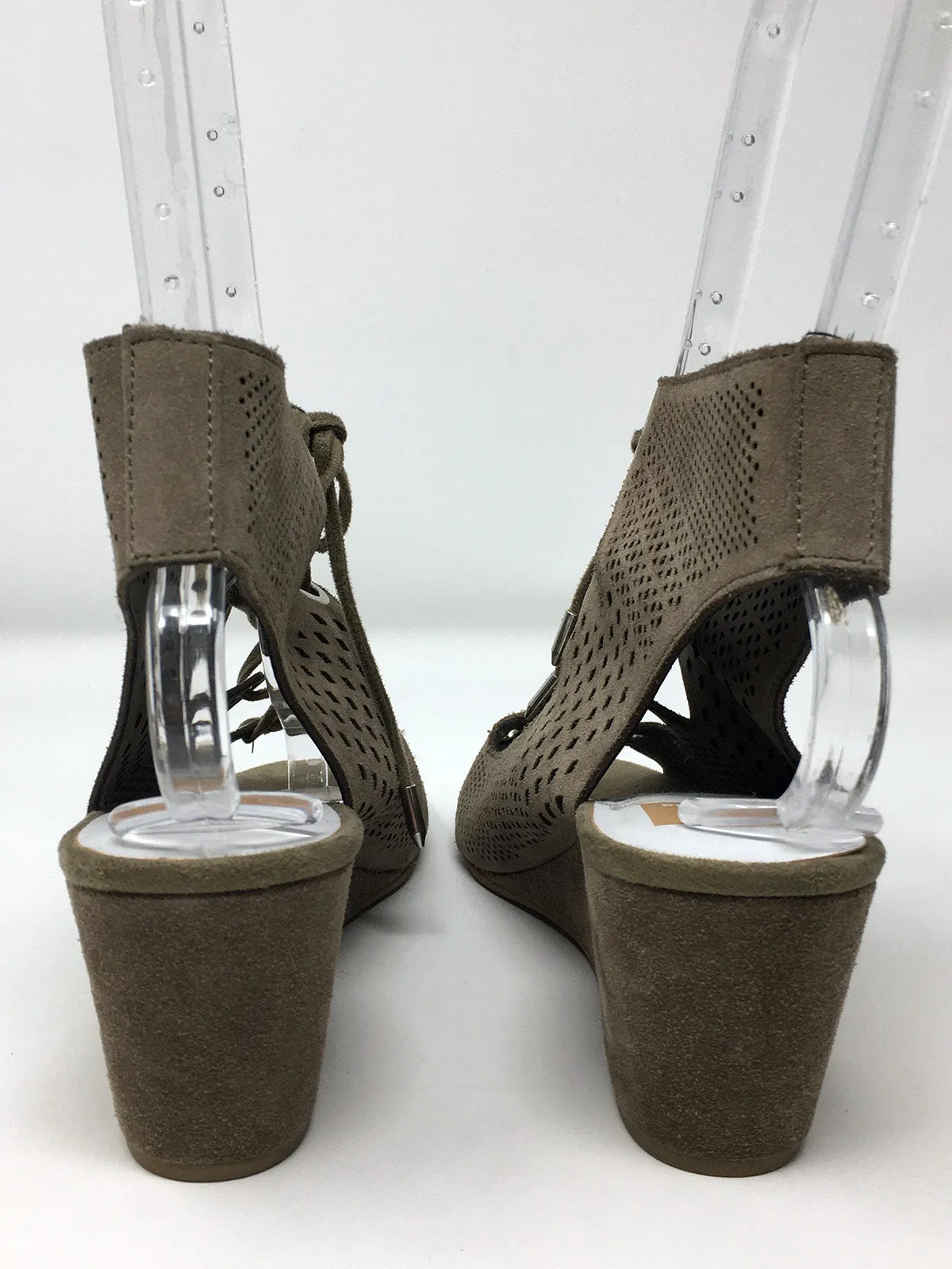 Dolce Vita Größe 9 Perlgraue Sandalen mit Lochmuster-Dreiecken NWOB
