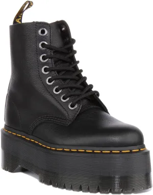 Dr. Martens 1460 Pascal Max in schwarzen Schuhen Dr. Martens
