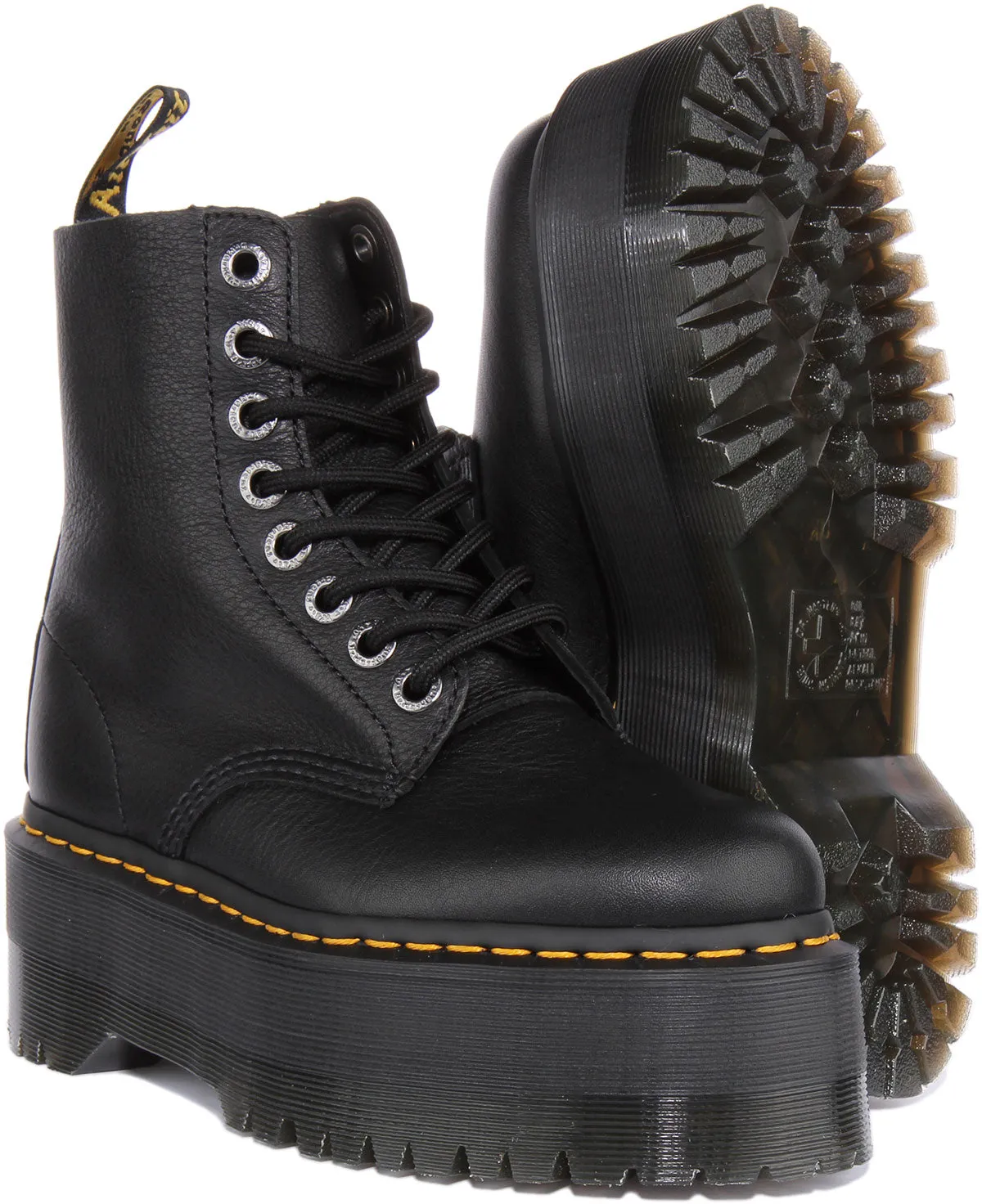 Dr. Martens 1460 Pascal Max in schwarzen Schuhen Dr. Martens