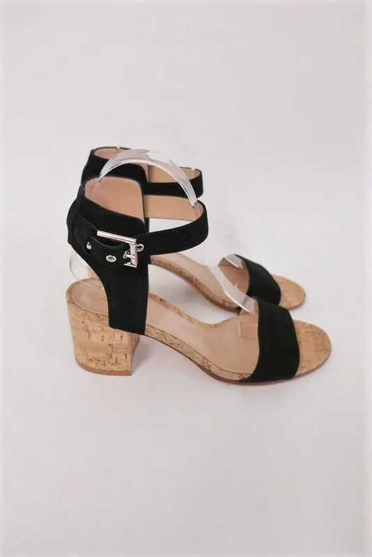 Gianvito Rossi Korksandalen Rikki Schwarz Wildleder Größe 38 mit Knöchelriemchen und mittelhohem Absatz