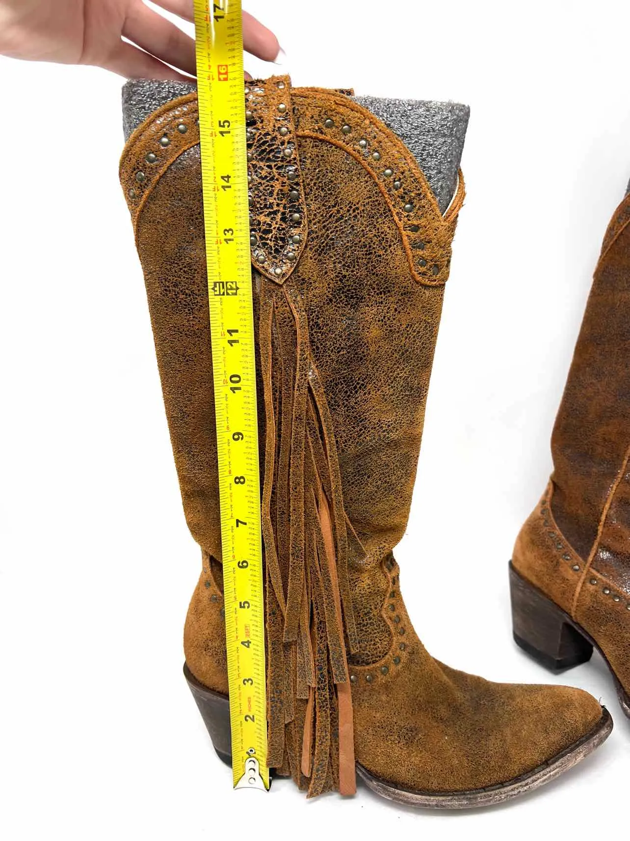 Idyllwind Größe 8,5 Braune Stiefel mit Nieten und Rissoptik