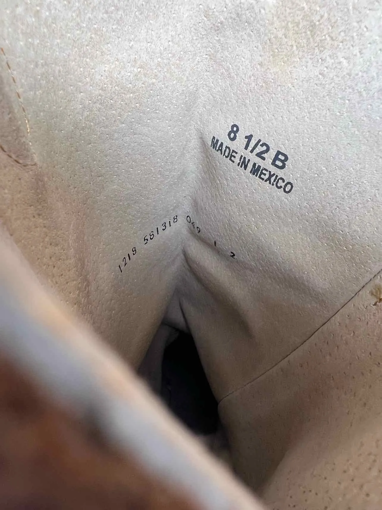 Idyllwind Größe 8,5 Braune Stiefel mit Nieten und Rissoptik