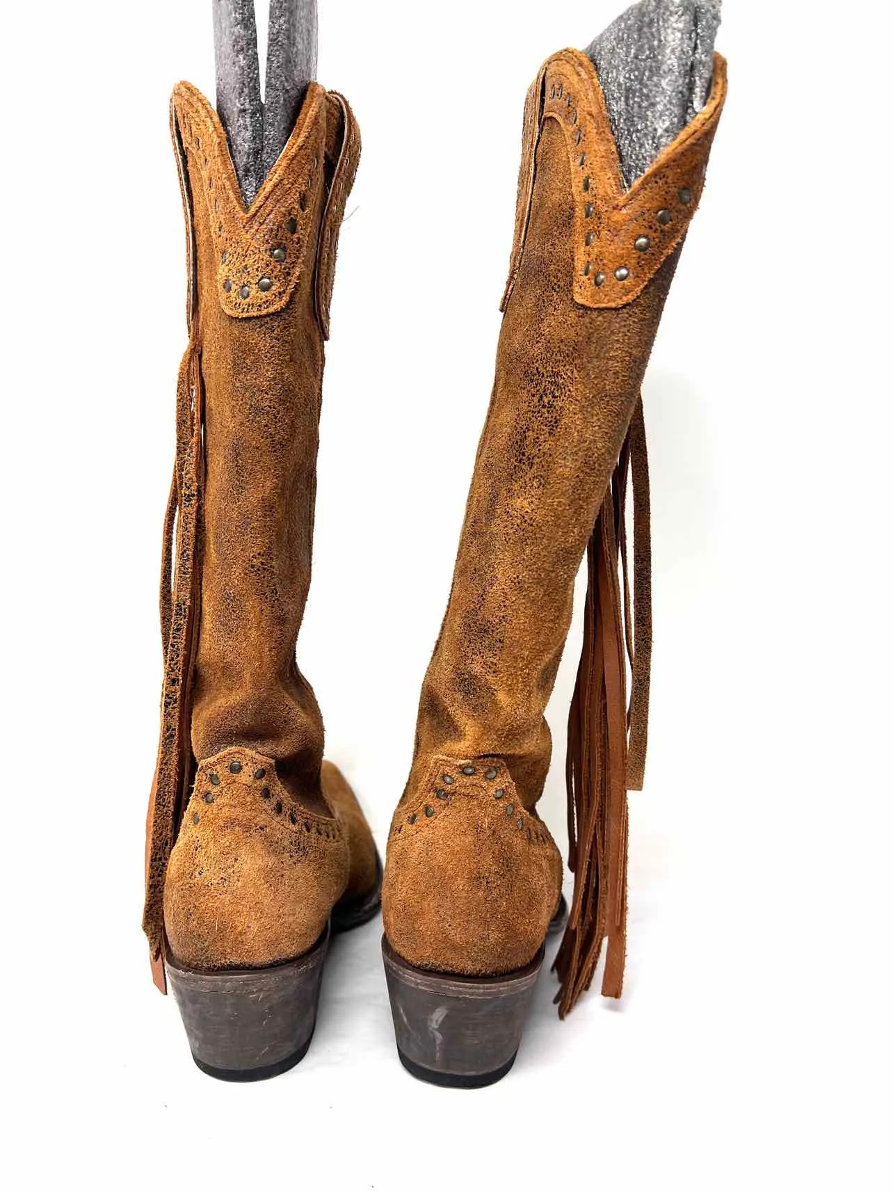 Idyllwind Größe 8,5 Braune Stiefel mit Nieten und Rissoptik