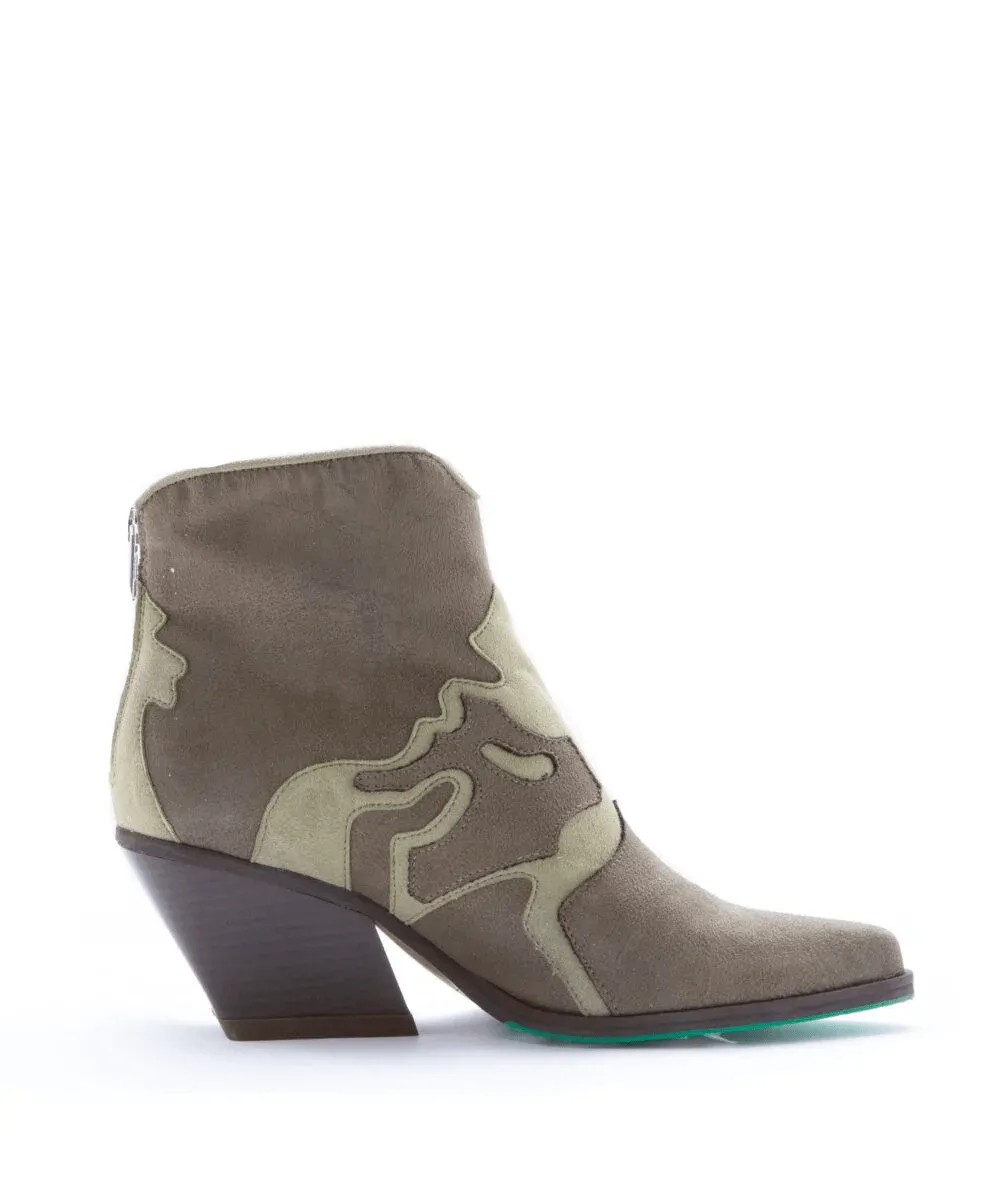 Jane Vegan Wildleder Knöchel-Cowboystiefel | Militärgrün