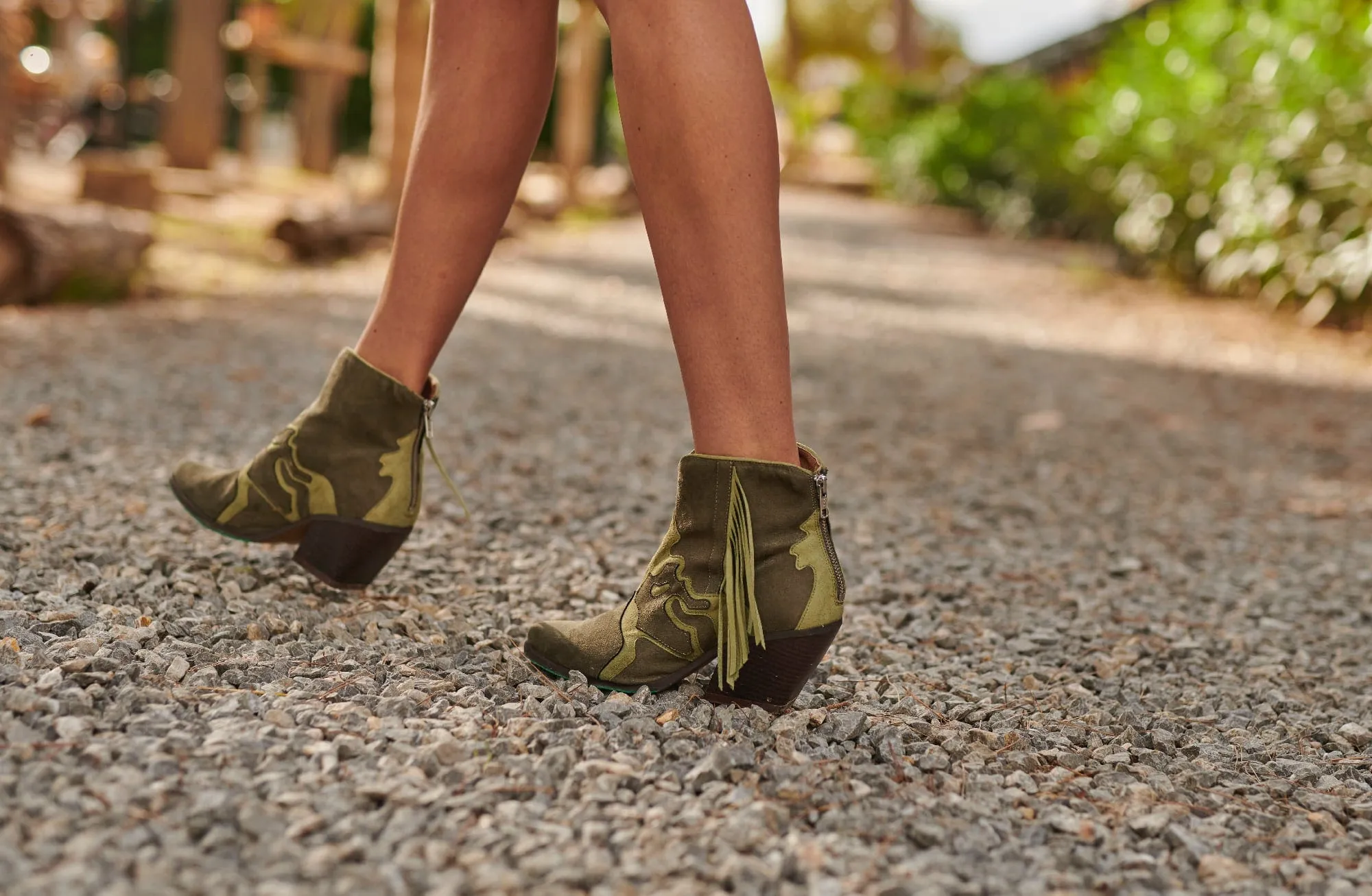 Jane Vegan Wildleder Knöchel-Cowboystiefel | Militärgrün