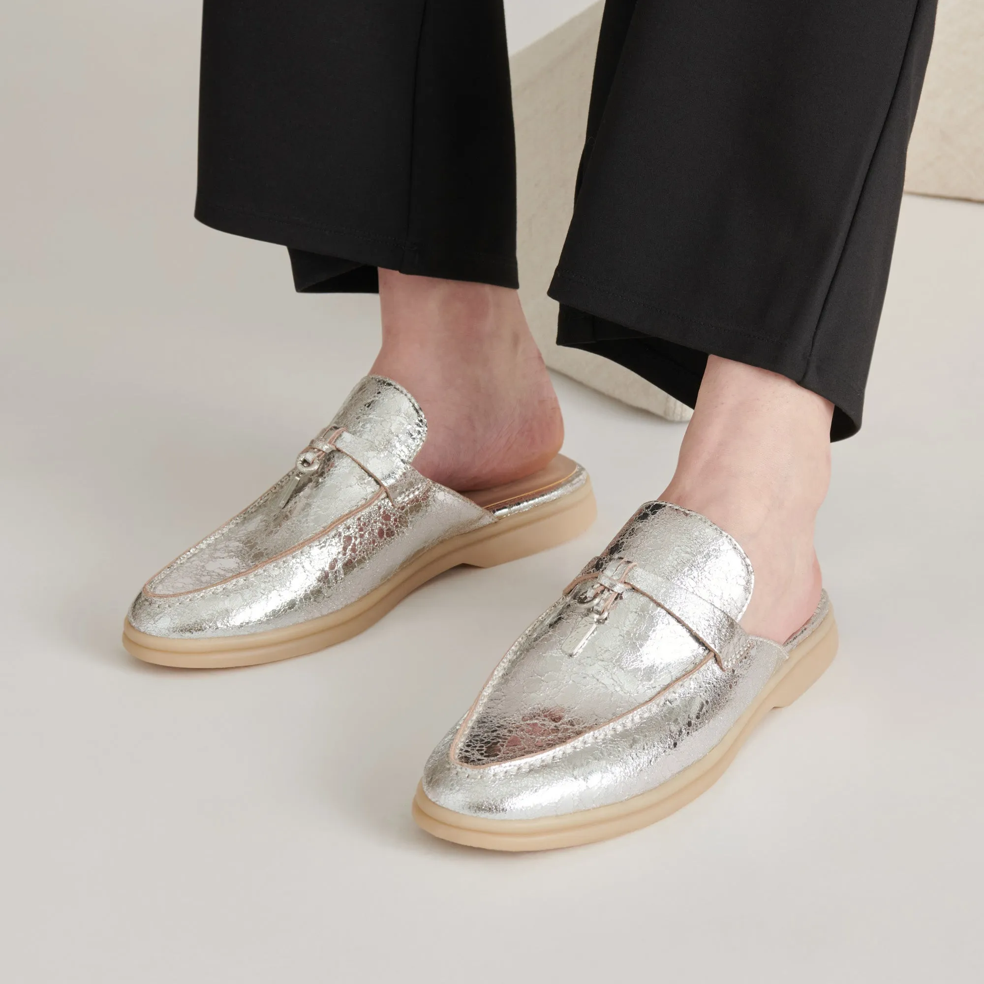LASAIL FLATS SILBER ANTIKE LEDER