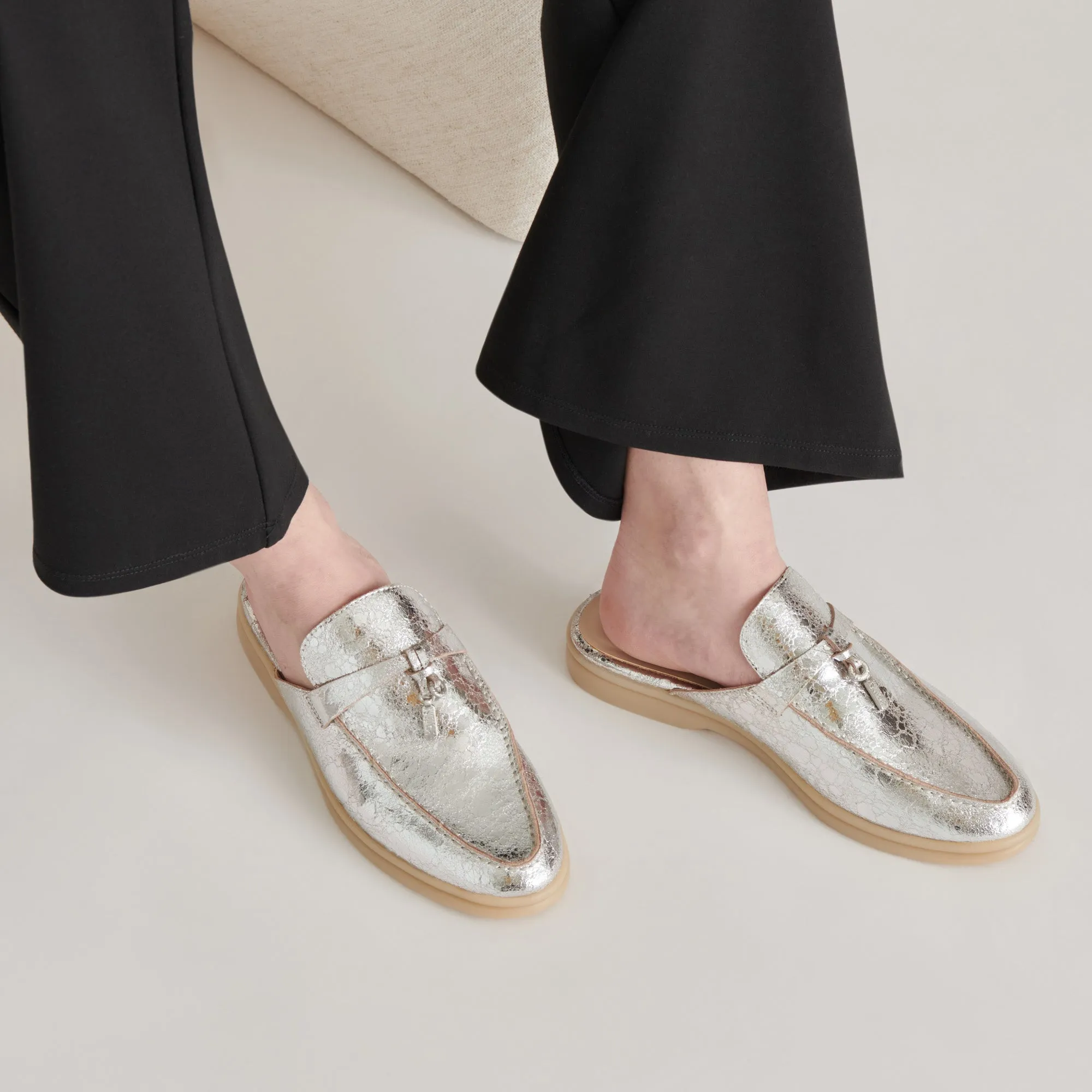 LASAIL FLATS SILBER ANTIKE LEDER