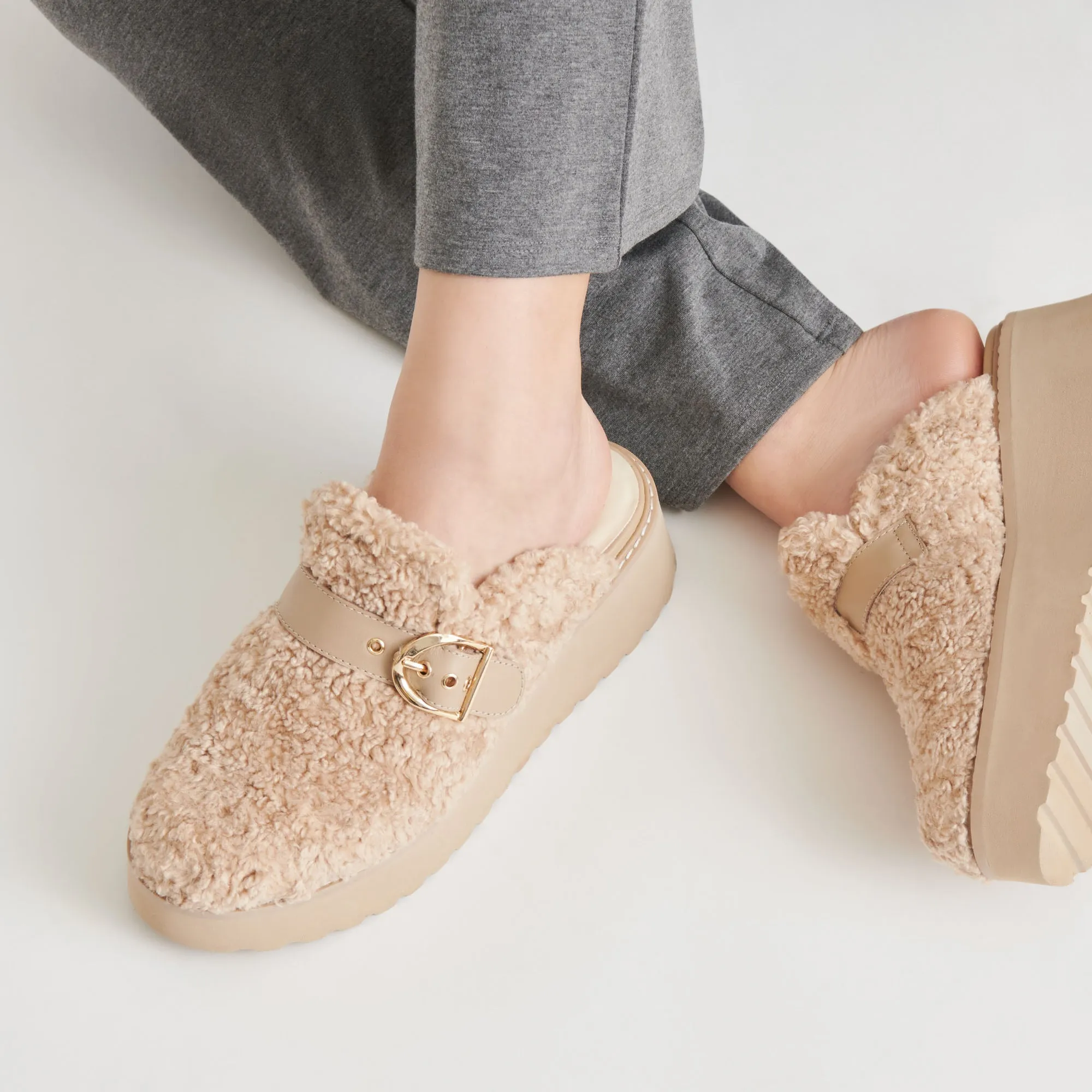 LELANI PLUSH FLATS NATURPLÜSCH