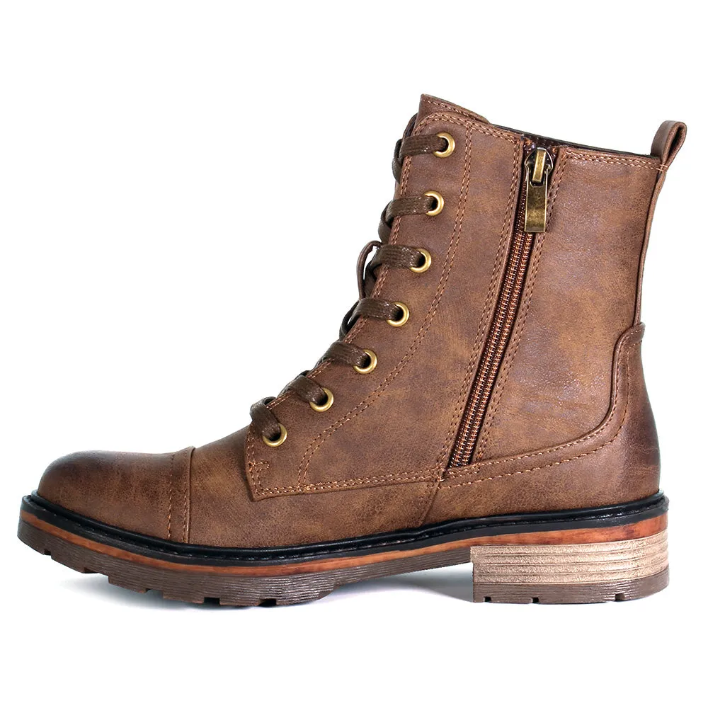 Leona Stiefel in Natur von Wanderlust