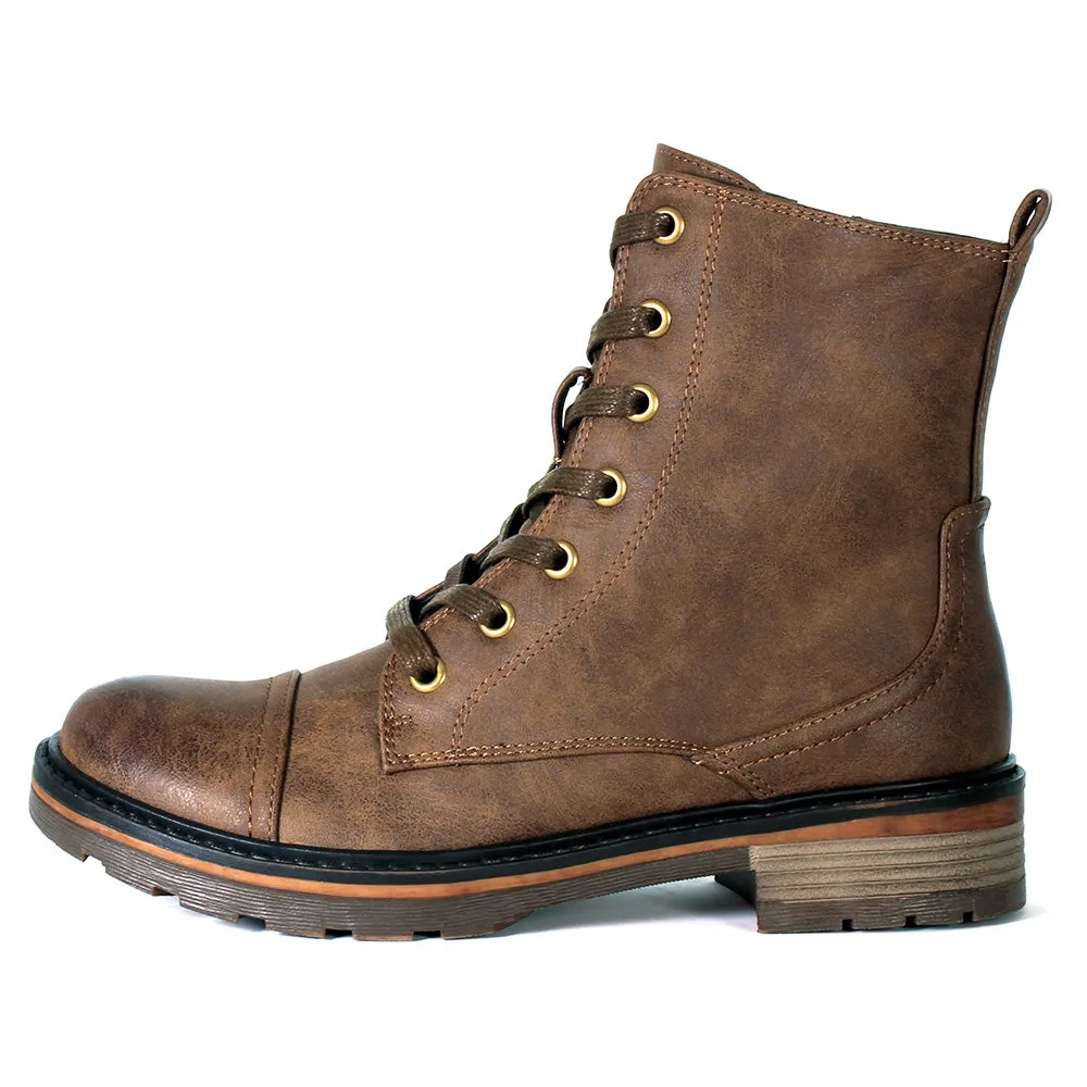 Leona Stiefel in Natur von Wanderlust