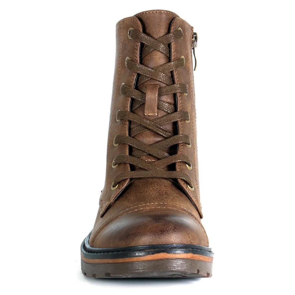 Leona Stiefel in Natur von Wanderlust