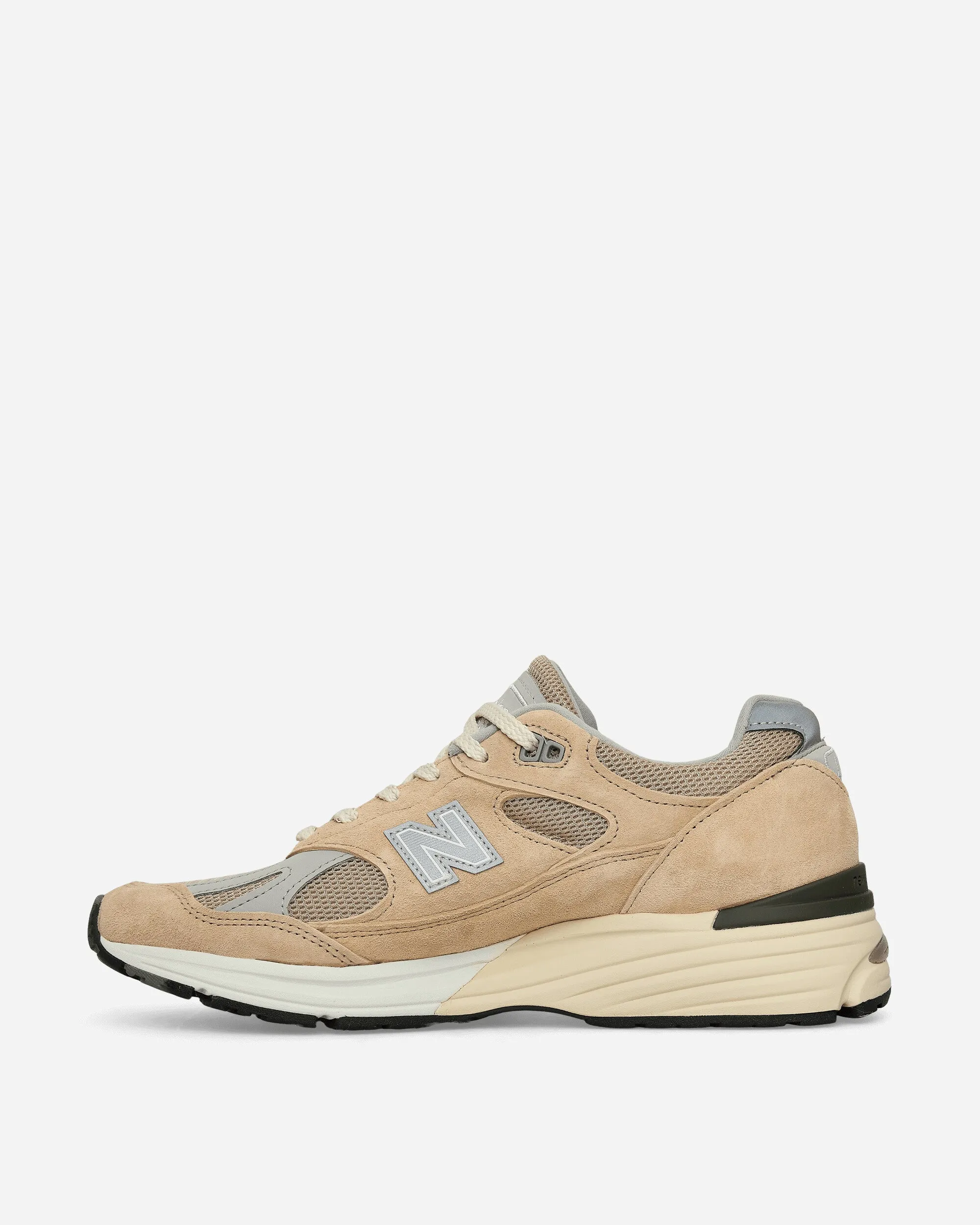 Hergestellt in UK 991v2 Sneakers Kubanischer Sand / Hafennebel / Silber