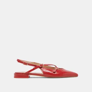 PAMLA WEITE FLACHER SCHUH MIT ROTER KRAUSLEDER-PATENTOPTIK