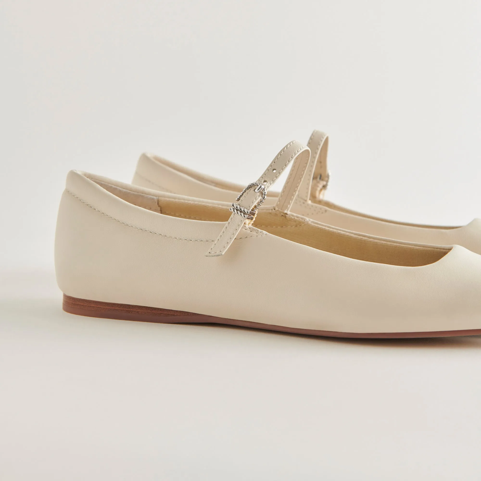 REYES BALLERINAS WEIT GESCHNITTEN IN ELFENBEIN LEDER