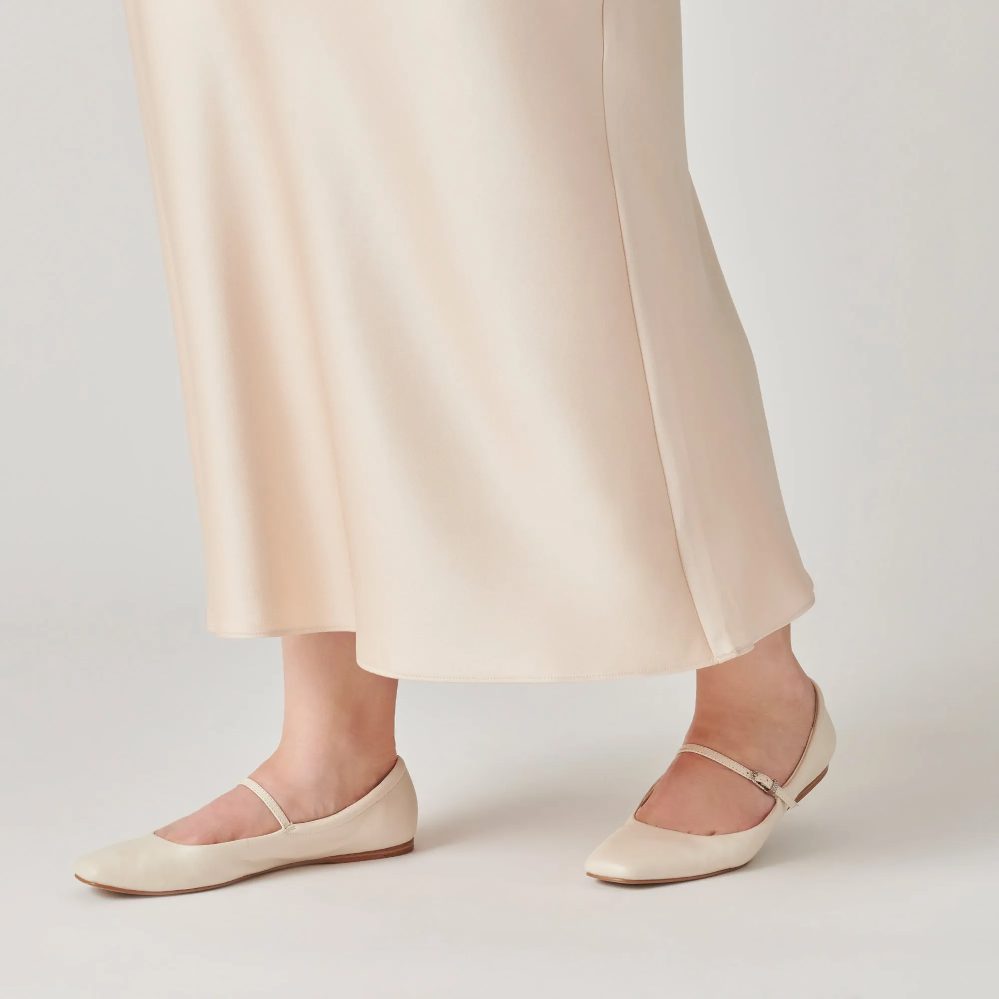 REYES BALLERINAS WEIT GESCHNITTEN IN ELFENBEIN LEDER