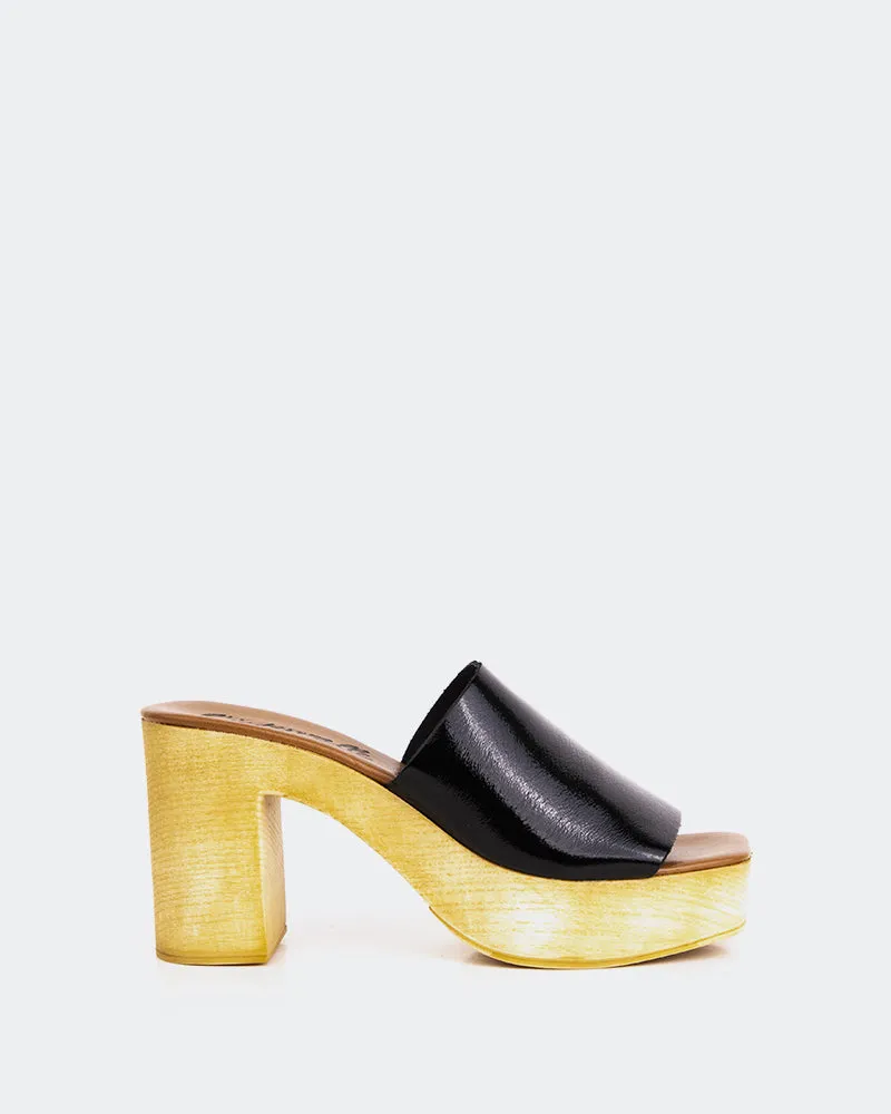 Snicker Schwarzes Leder