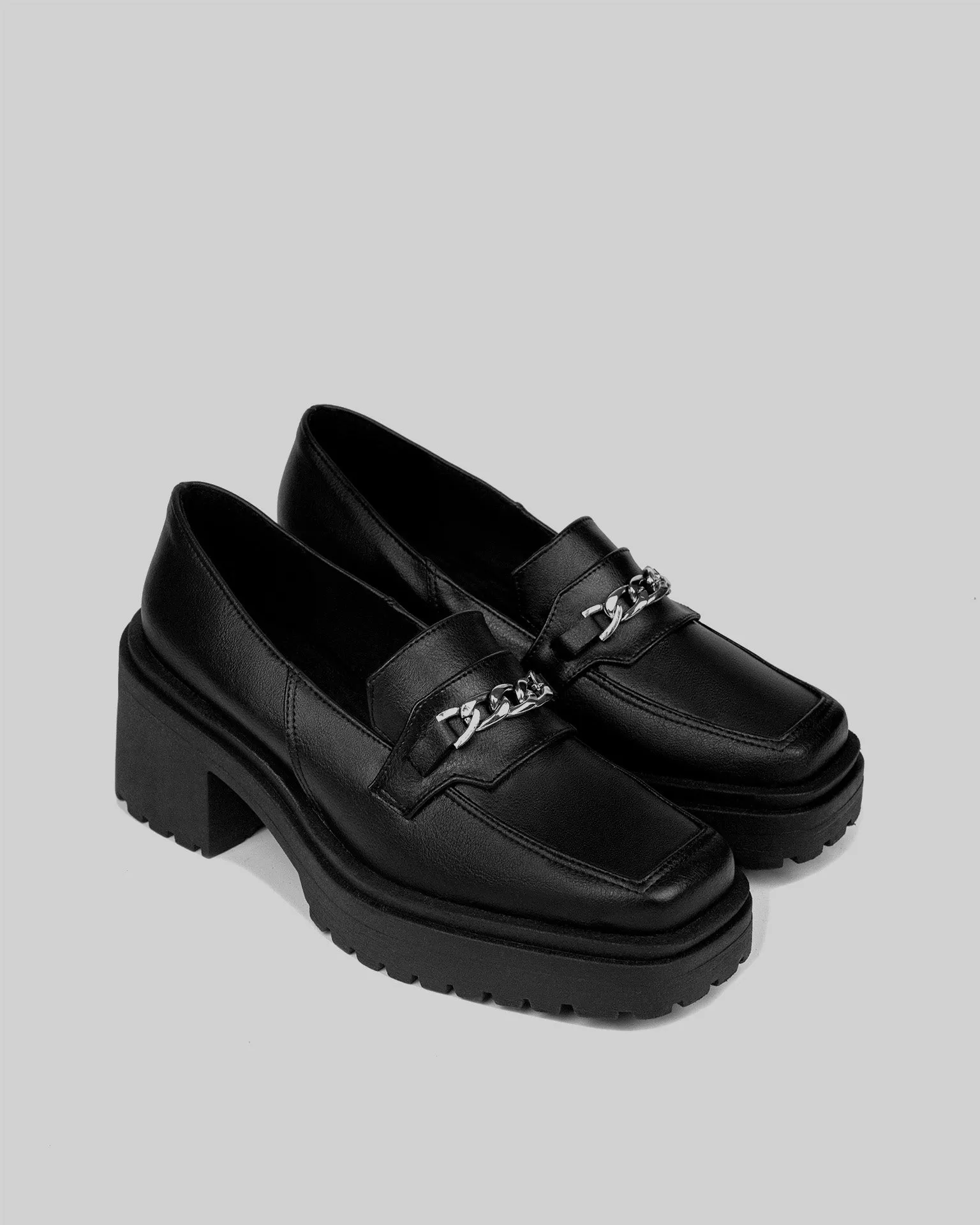 Quadratische Grobe Traubenleder-Veganer Loafers | Schwarz
