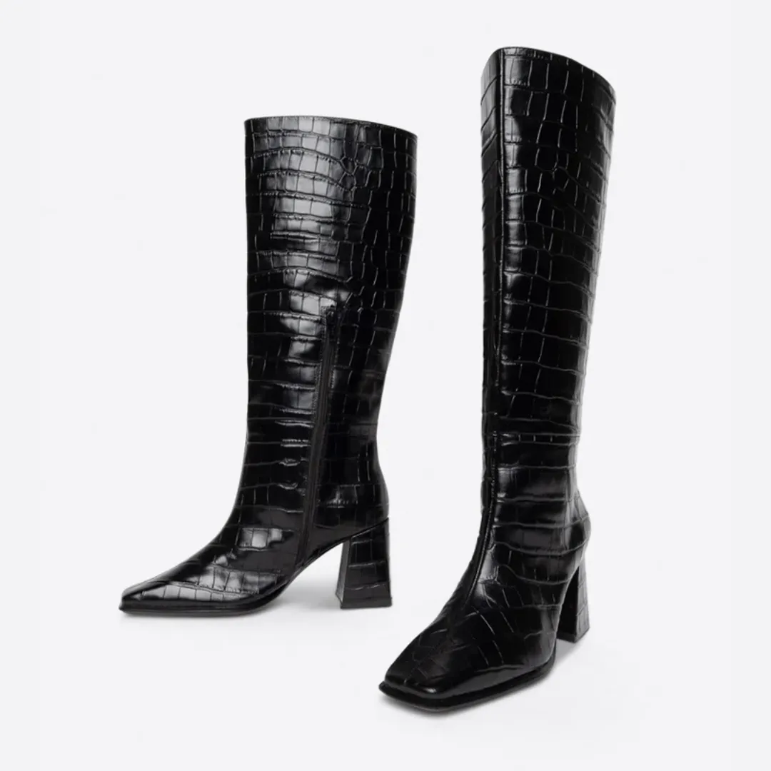 TGIF Boot in Schwarz von Intentionally Blank