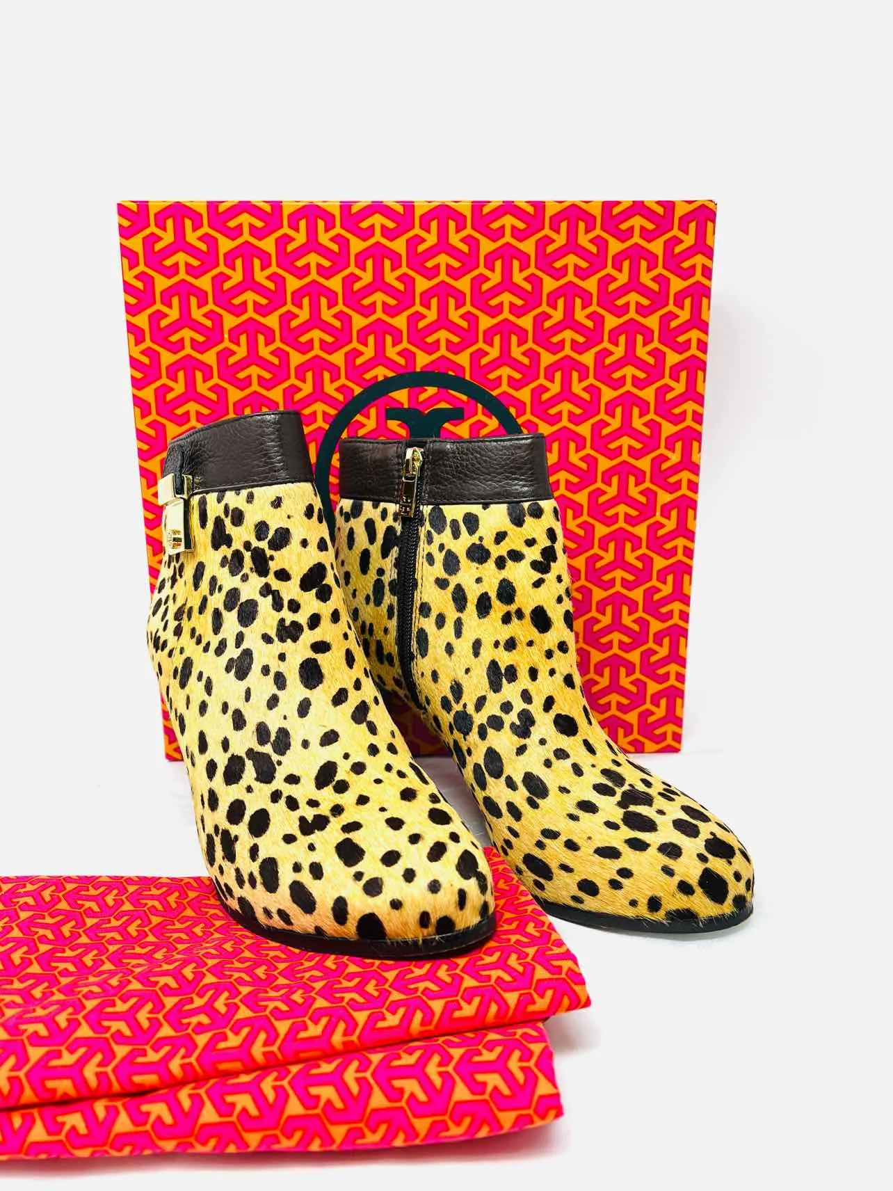 Tory Burch Größe 8,5 Hellbraun/Braun Animal Print Kuhhaar MIT KARTON!!! Knöchelstiefel