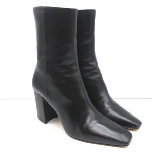 Valentino Rockstud Trim Stiefel mit mittlerer Schafthöhe Schwarz Leder Größe 38 High Heel